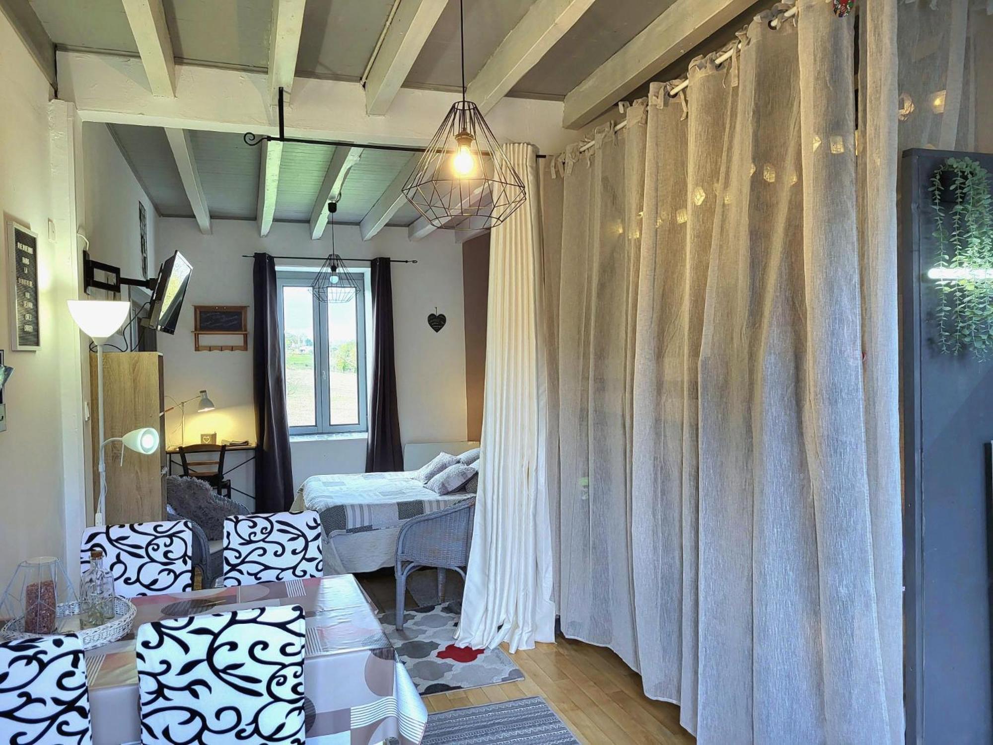 Chez Christy Chemin Des Dinots Bed & Breakfast Saint-Bonnet-de-Four Bilik gambar